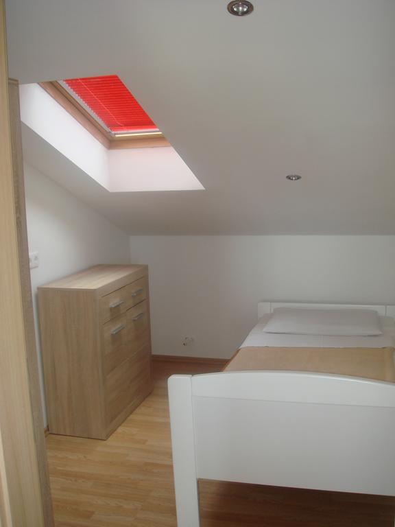 Apartments Jelicic Selce Exterior photo
