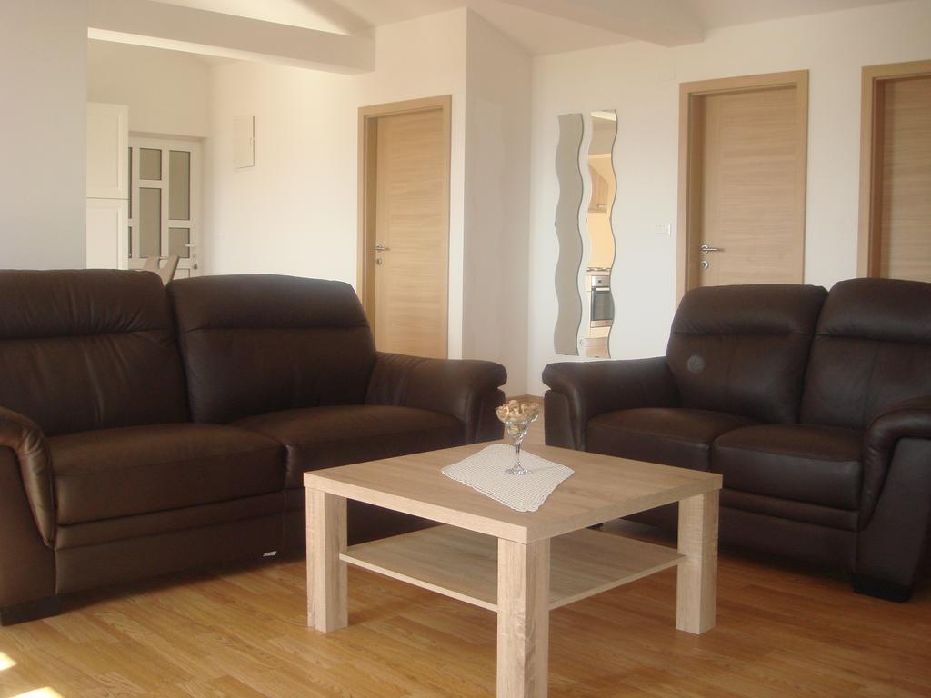 Apartments Jelicic Selce Exterior photo